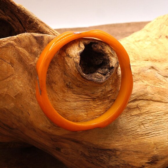 1930-50 Vintage Bakelite Butterscotch Orange Carved Bangle W/ Metal Inlay 8 Inch - Picture 7 of 12
